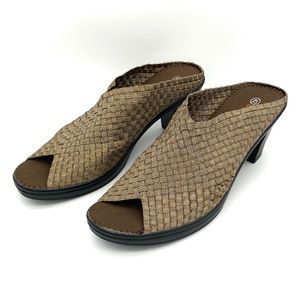 Bernie Mev. Sun Texas Mules Peep Toe Bronze Woven